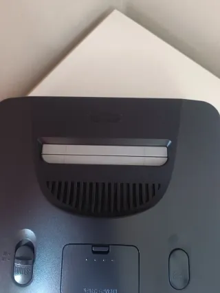 Excelente: N64 + 4 juegos clásicos. Nintendo 64