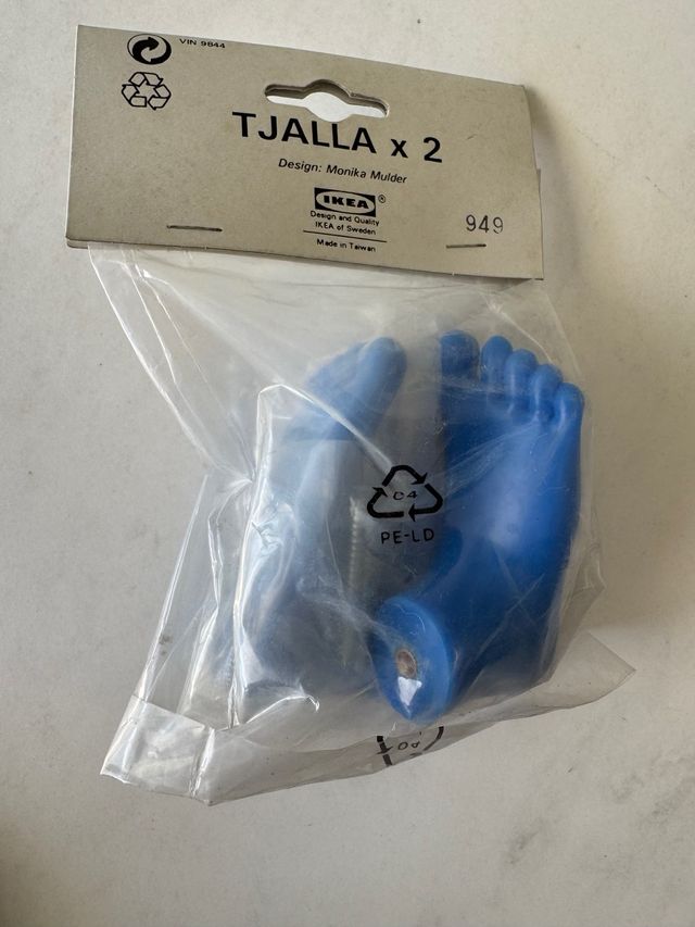 Perchas IKEA TJALLA azules y blancas