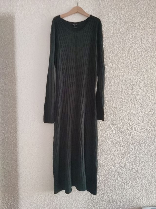 Vestido Massimo Dutti L pero va a talla- M Verde