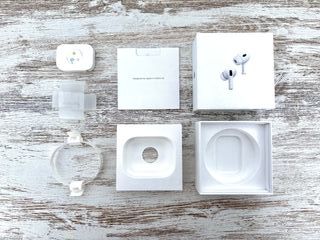 CAJA APPLE AirPods Pro 2a Gen. USB-C Blancos