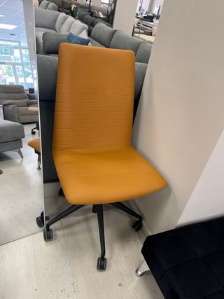 Silla oficina naranja - piel sintética