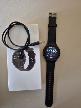 Smartwatch negro y auriculares 