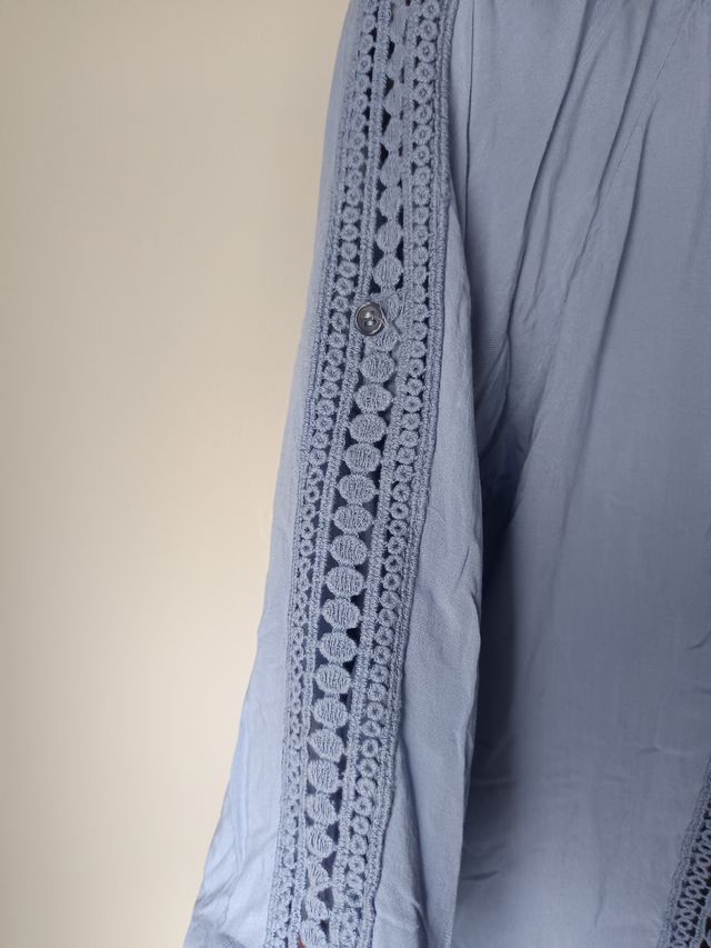 Blusa azul - detalles delicados