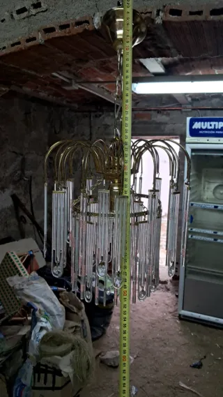 Lámpara vintage dorada con colgantes