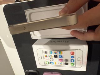 iPhone 5s blanco y dorado