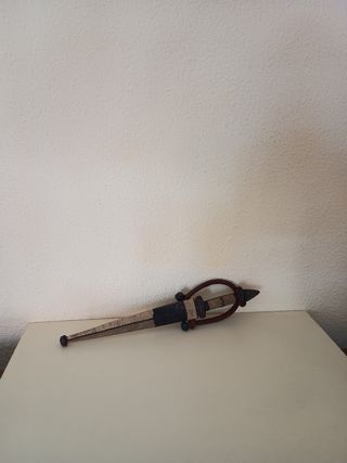 Cuchillo tribal antiguo