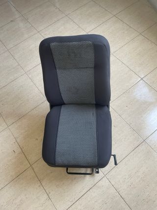 Asiento Izquierdo Nissan Ebro