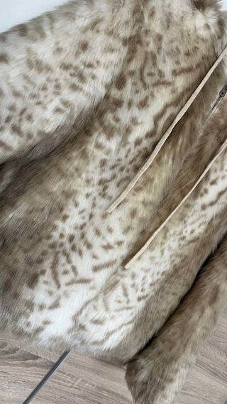 Chaquetón pelo leopardo beige