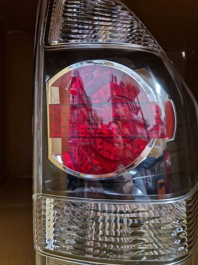 Piloto trasero MITSUBISHI NEW MONTERO pajero DEREC