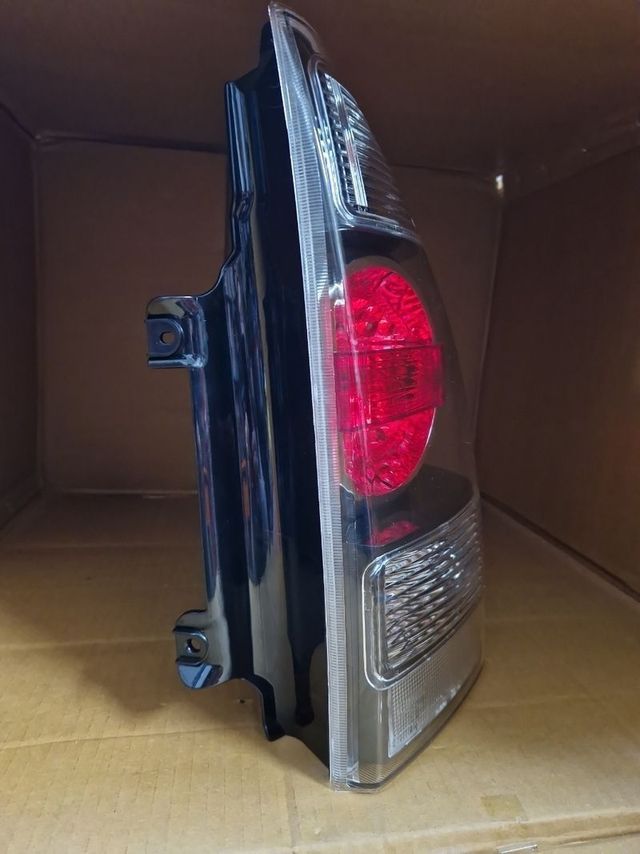 Piloto trasero MITSUBISHI NEW MONTERO pajero DEREC