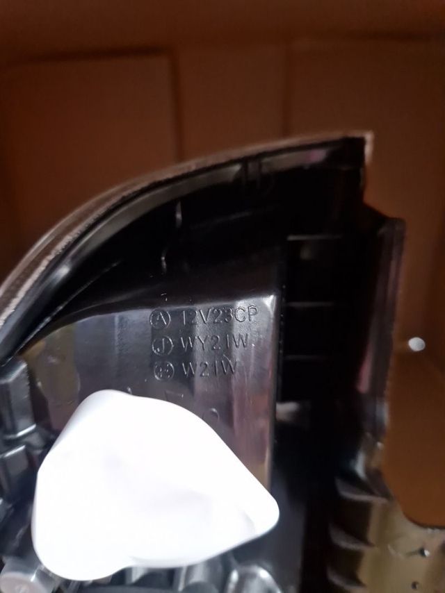 Piloto trasero MITSUBISHI NEW MONTERO pajero DEREC