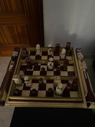 Scacchi antichi in legno intagliato a mano