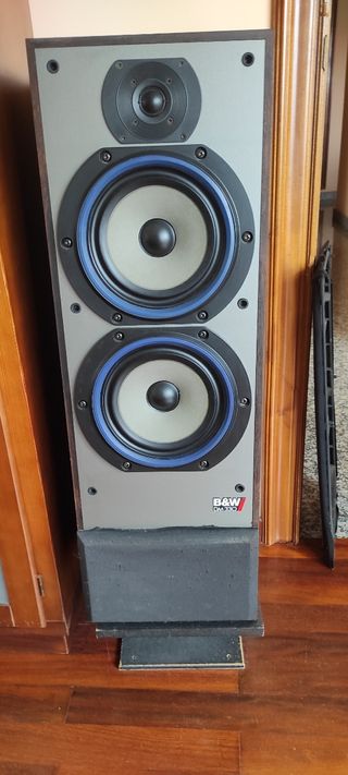 Altavoces Bowers & Wilkins DM330