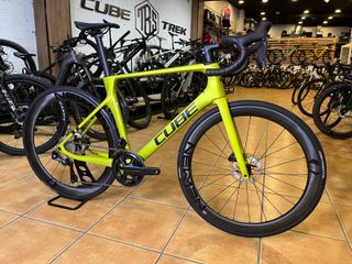 Bicicleta Cube Agree Race 2025