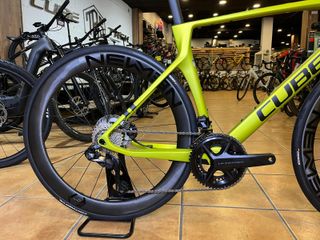 Bicicleta Cube Agree Race 2025