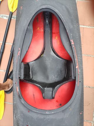 Piragua perfecta para pesca con soporte para caña.