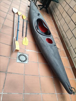 Piragua perfecta para pesca con soporte para caña.