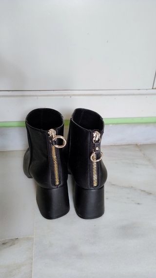 Botines negros mujer tacón bajo.