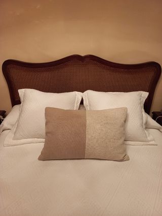 Cabecero cama de madera de nogal y rejilla