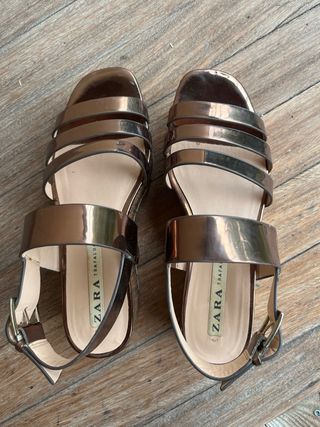 Sandalias plataforma Zara doradas