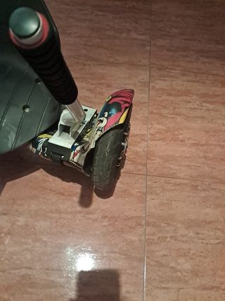 Patín eléctrico con sillín