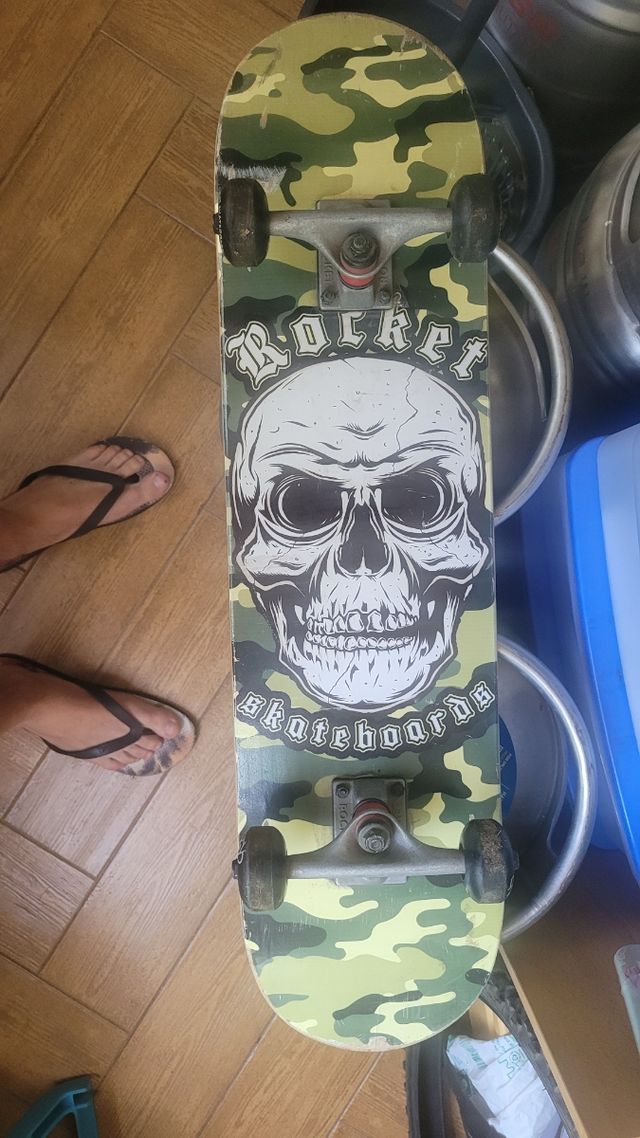 Skateboard Rocket Skull