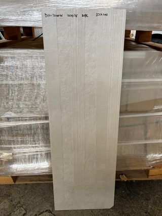 Azulejo Downtown Blanco decorado 33x100