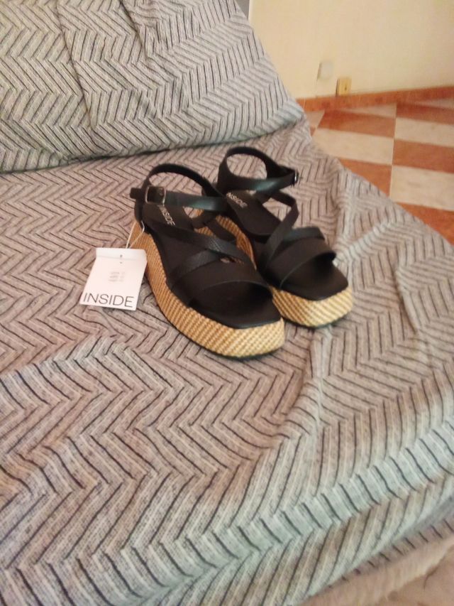 Sandalias negras cuña baja talla 40