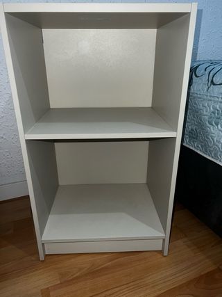 2 estanterías blancas