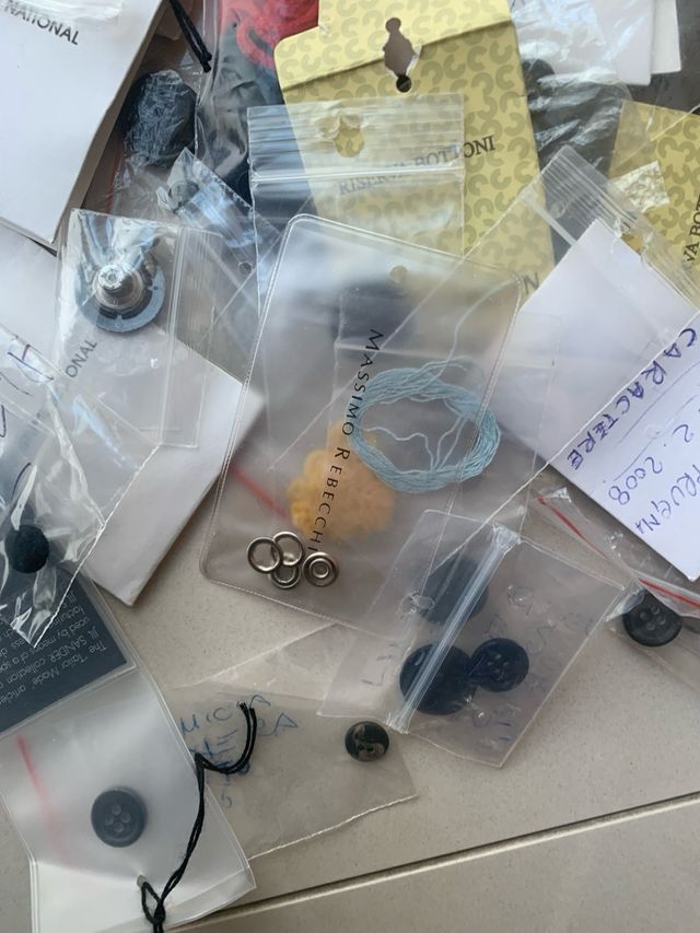 bottoni misti varie dimensioni e colori