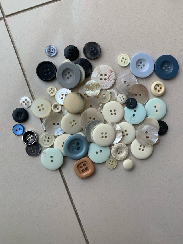 bottoni misti varie dimensioni e colori