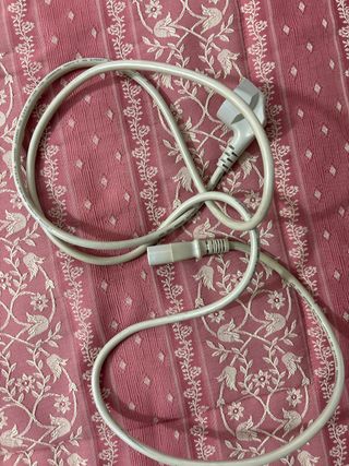 Cable IEC C7 a enchufe europeo