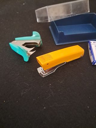 Mini grapadora y sacagrampas