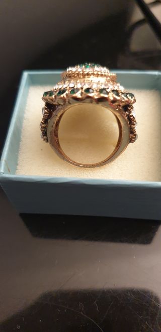 Anello con pietre e  strass