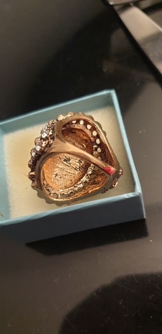 Anello con pietre e  strass