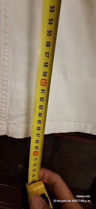 Falda blanca estilo cargo