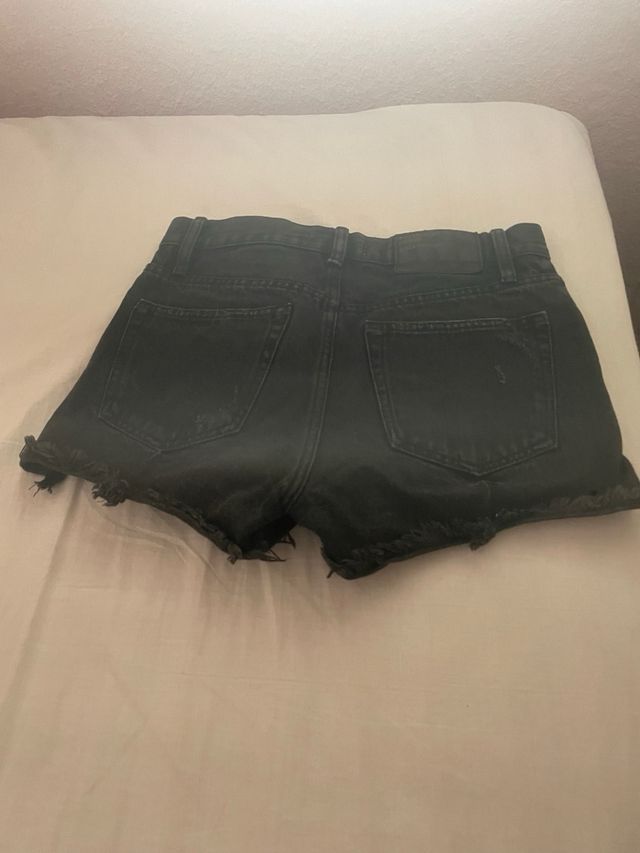 Shorts vaqueros negros rotos