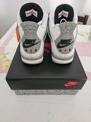Air Jordan 4 White Cement