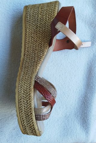 Sandalias  doradas-marrón 40