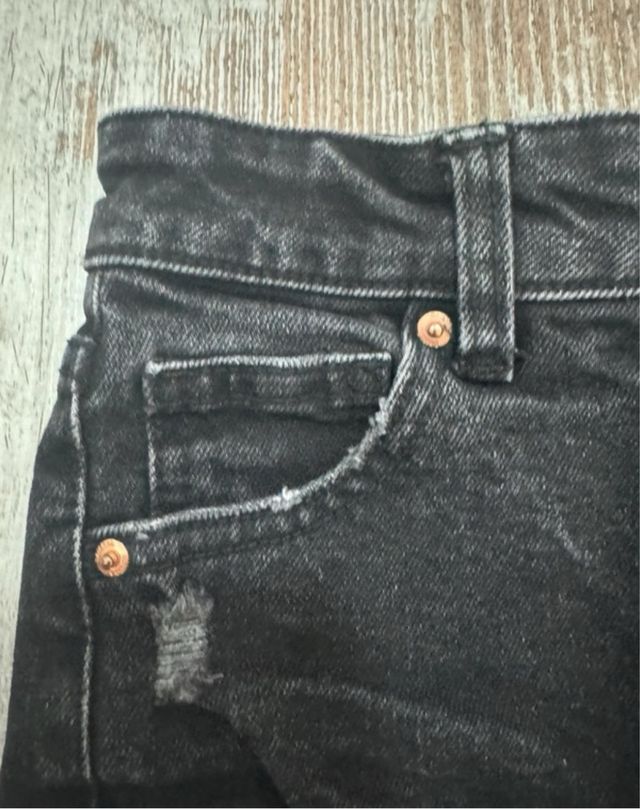 Shorts vaqueros Bershka negros rotos