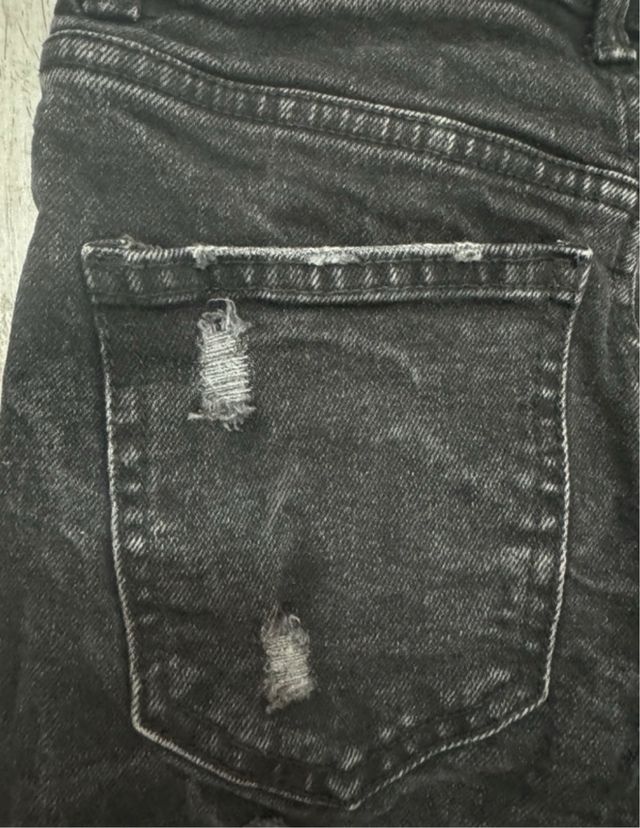 Shorts vaqueros Bershka negros rotos
