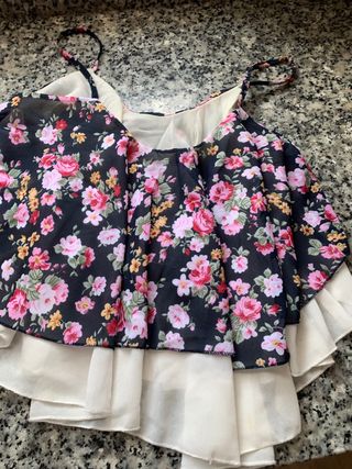 Blusa Flores Tirantes - Negra Rosa