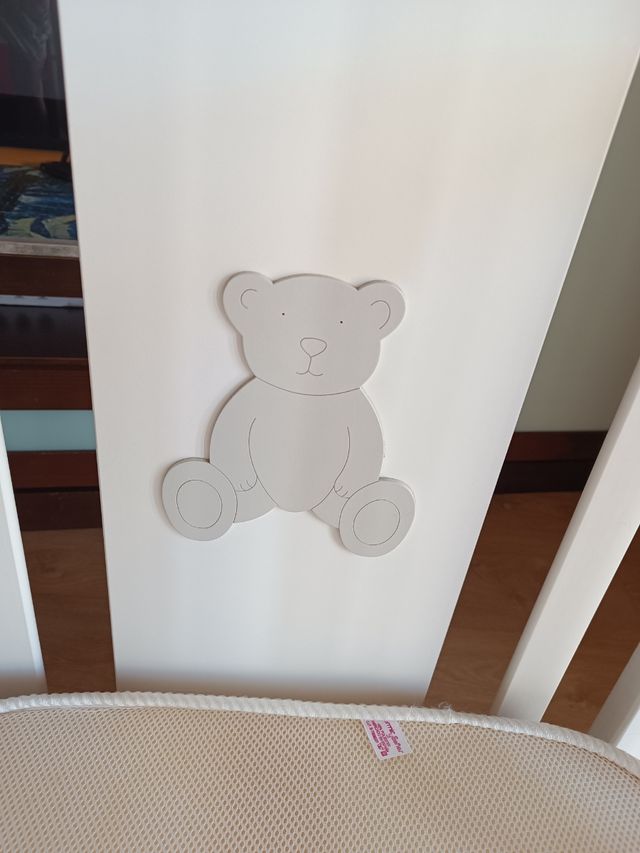 Cuna bebé madera, chichonera, edredón, colchón