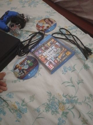 PS4 Slim (PlayStation 4) + 2 mandos