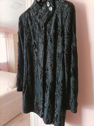 Cappotto in Astrakan - Nero, lungo al ginocchio.