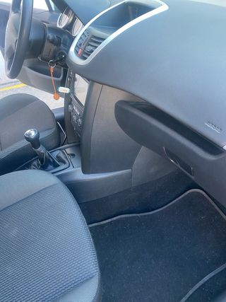 Peugeot 207 2010