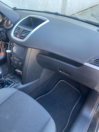 Peugeot 207 2010