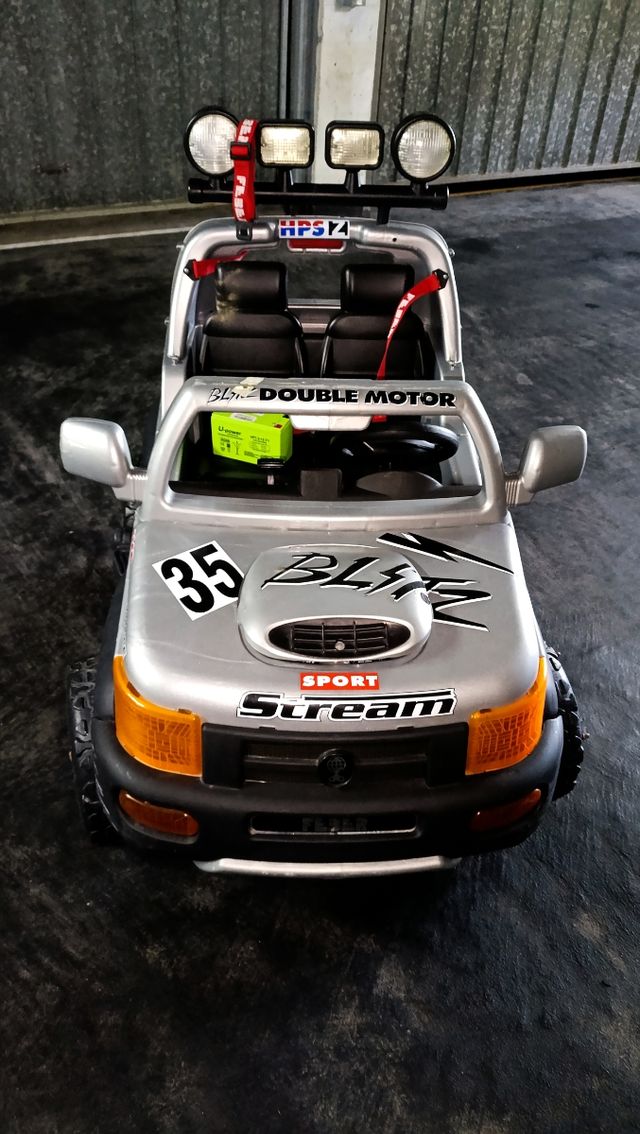 Coche eléctrico infantil Feber