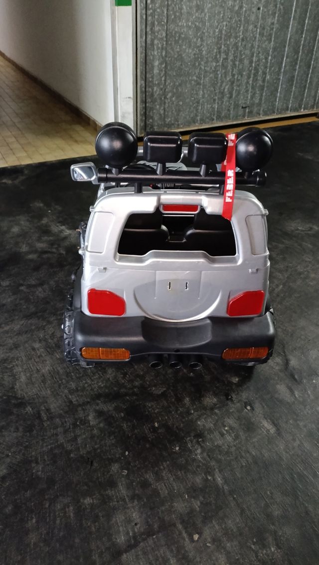 Coche eléctrico infantil Feber