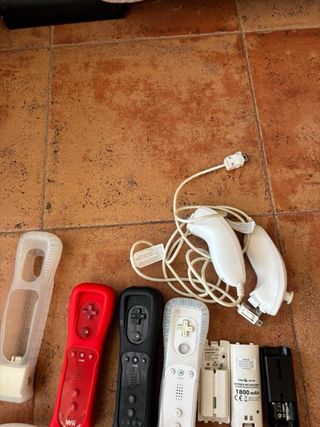 Wii blanca + mandos y juegos